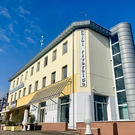 Riverside 酒店
