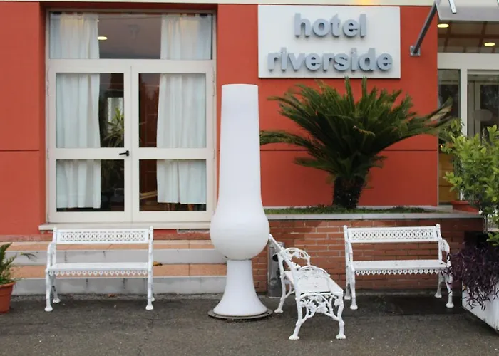 酒店 Riverside 4*